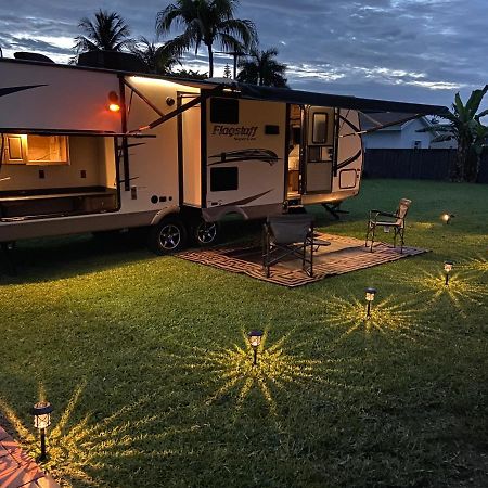 Готель Cozy Camper - Free Parking Маямі Екстер'єр фото