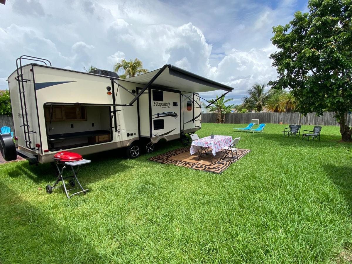 Готель Cozy Camper - Free Parking Маямі Екстер'єр фото