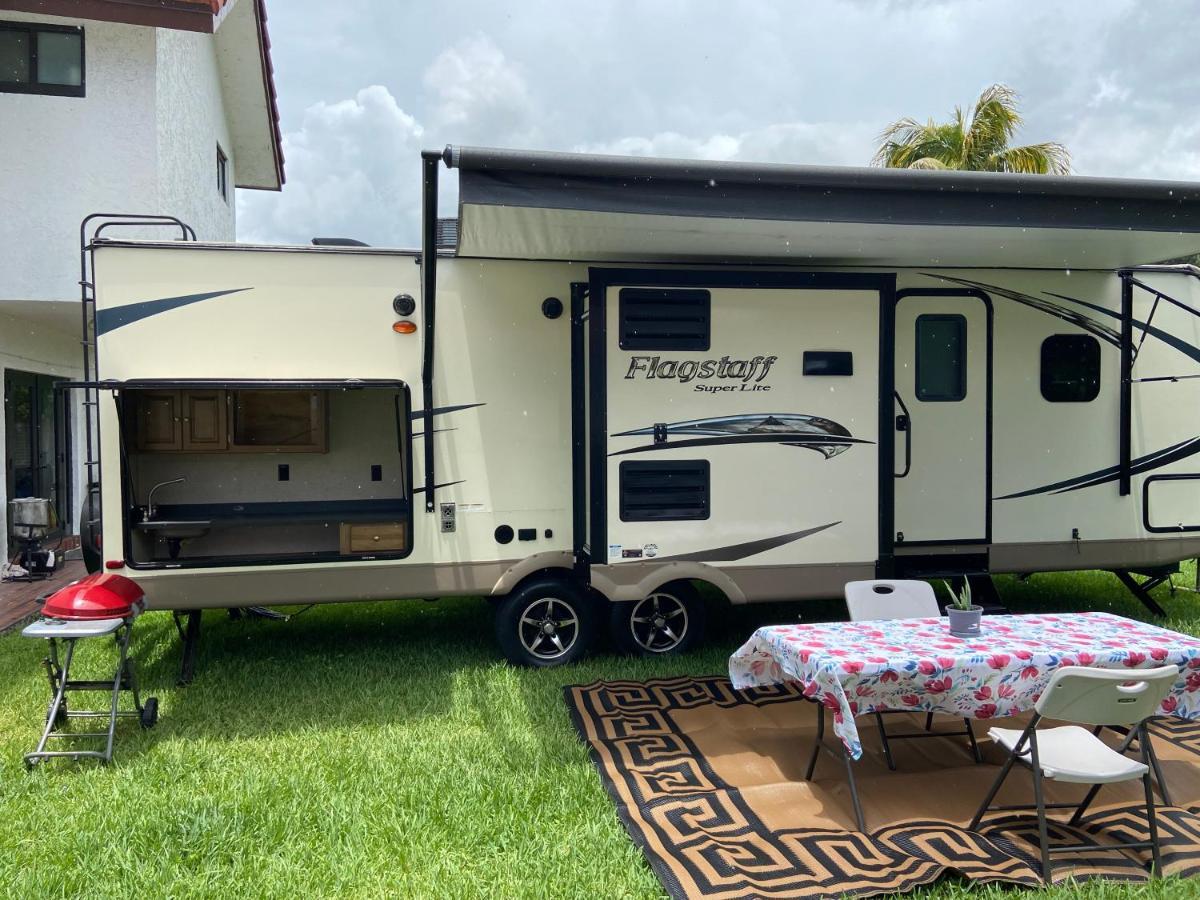 Готель Cozy Camper - Free Parking Маямі Екстер'єр фото