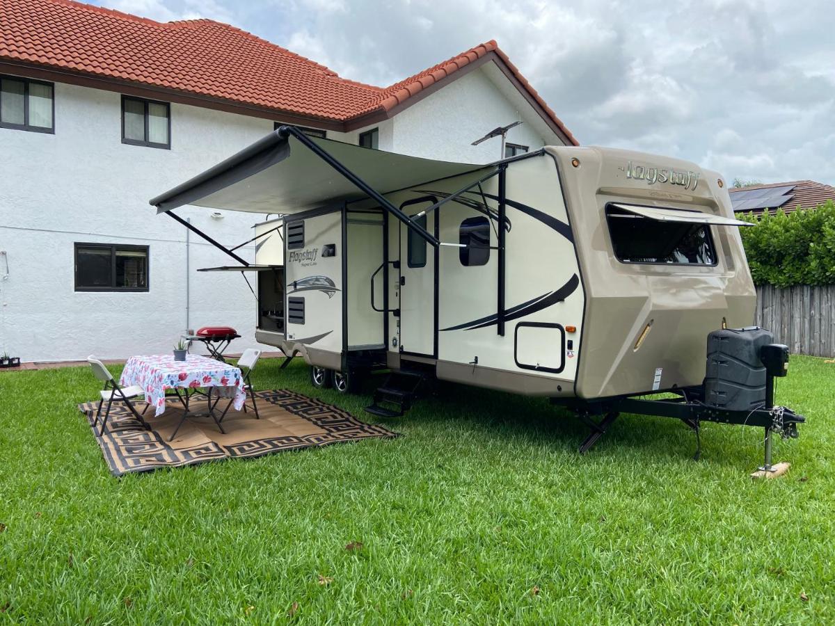 Готель Cozy Camper - Free Parking Маямі Екстер'єр фото