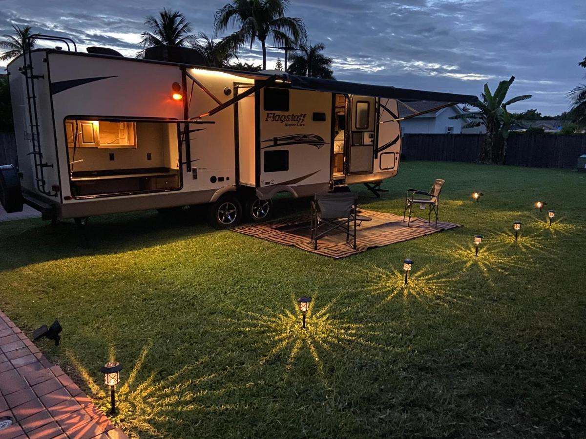 Готель Cozy Camper - Free Parking Маямі Екстер'єр фото