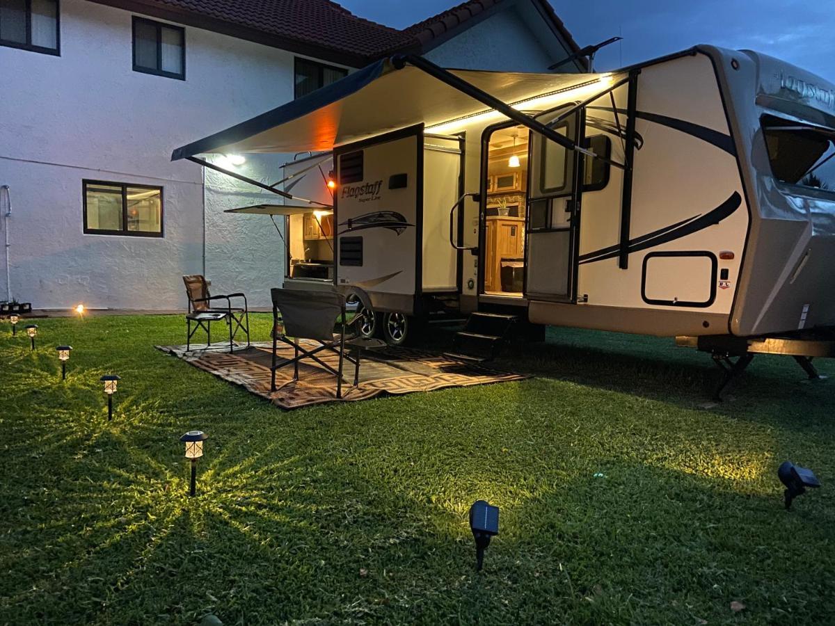 Готель Cozy Camper - Free Parking Маямі Екстер'єр фото